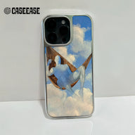 iPhone 15 Pro용 홀로그램 크롬 폰 케이스 - 몽환적인 해먹 구름 디자인