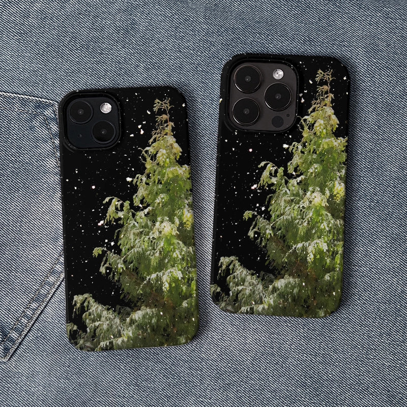 Funda para teléfono con árbol de Navidad nevado: protección para el paraíso invernal 